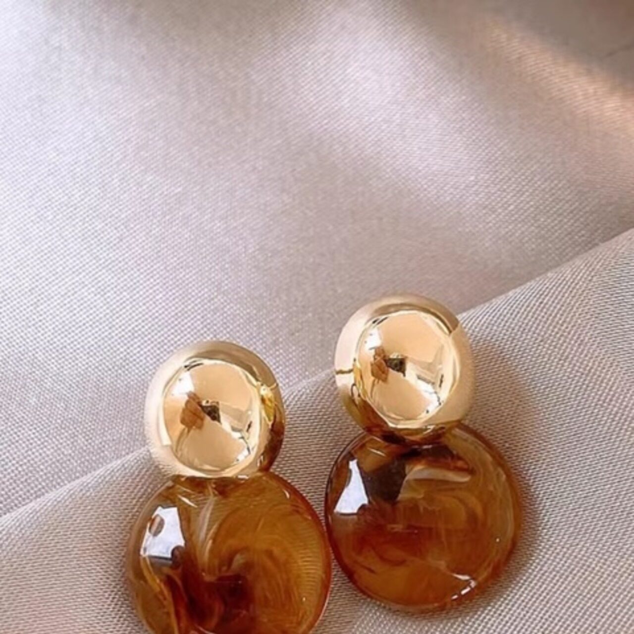 骨格ウェーブ ラウンドマーブルピアス