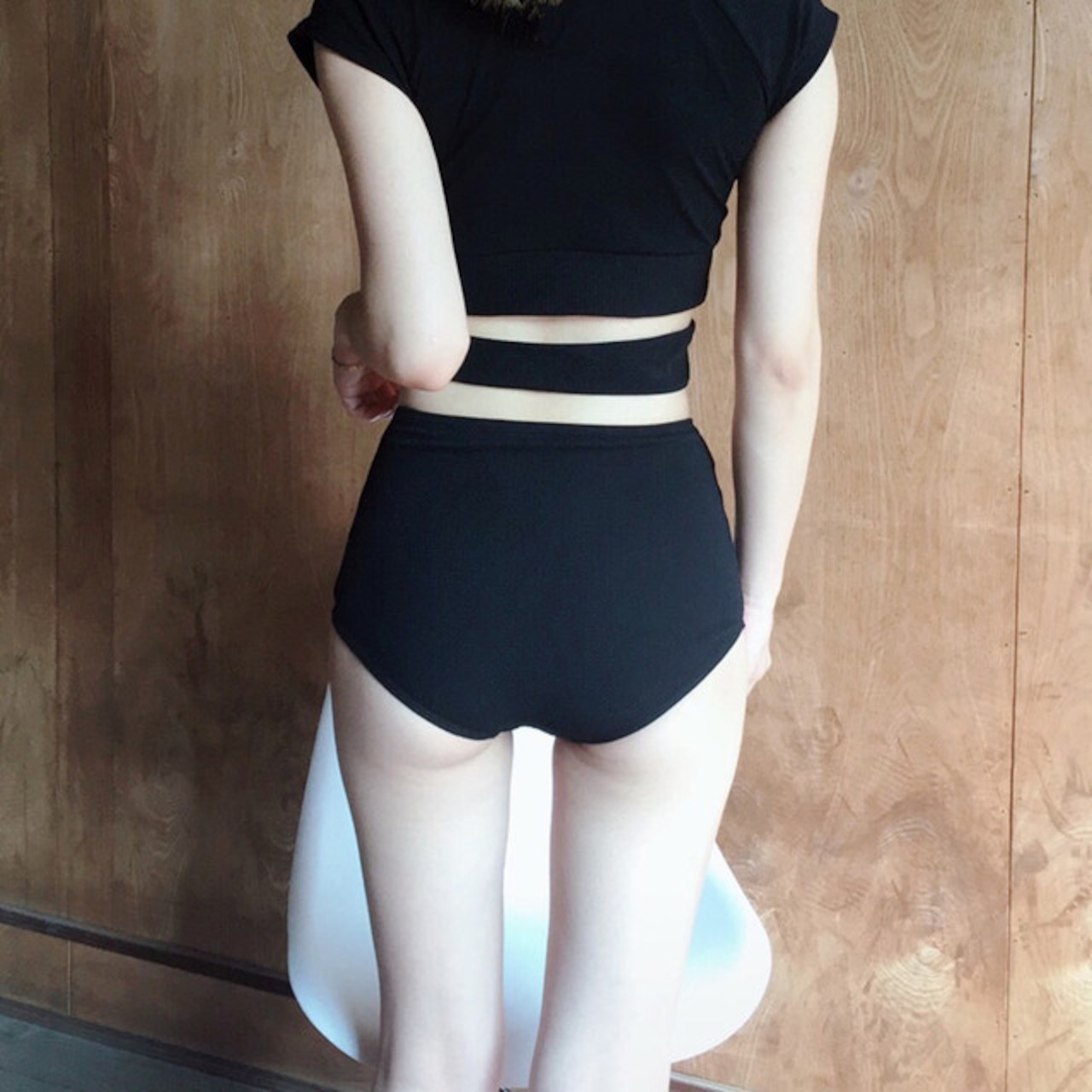 骨格ウェーブ ブラック 胸元ギャザー セパレート水着