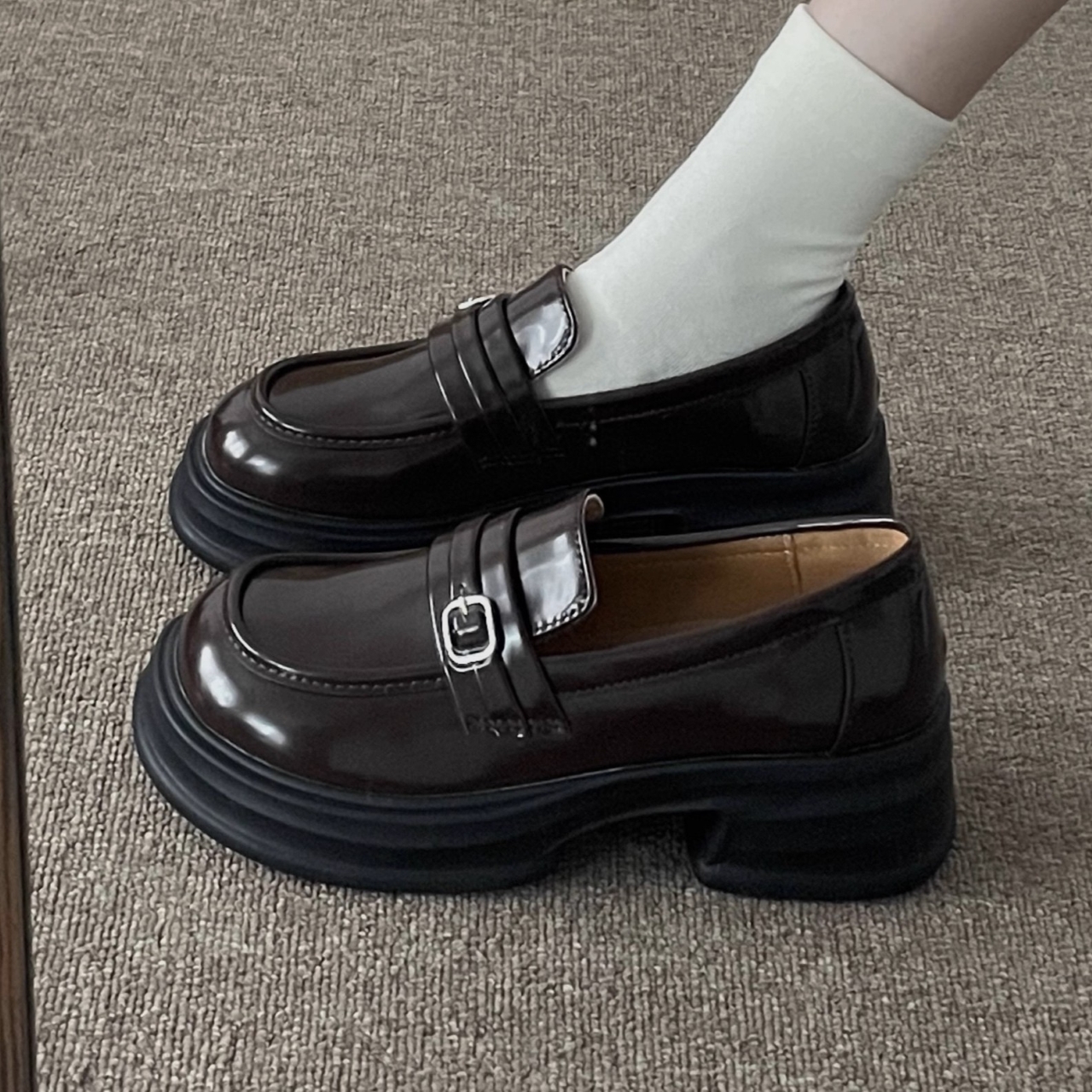 骨格ウェーブ 厚底ベルト レトロローファー