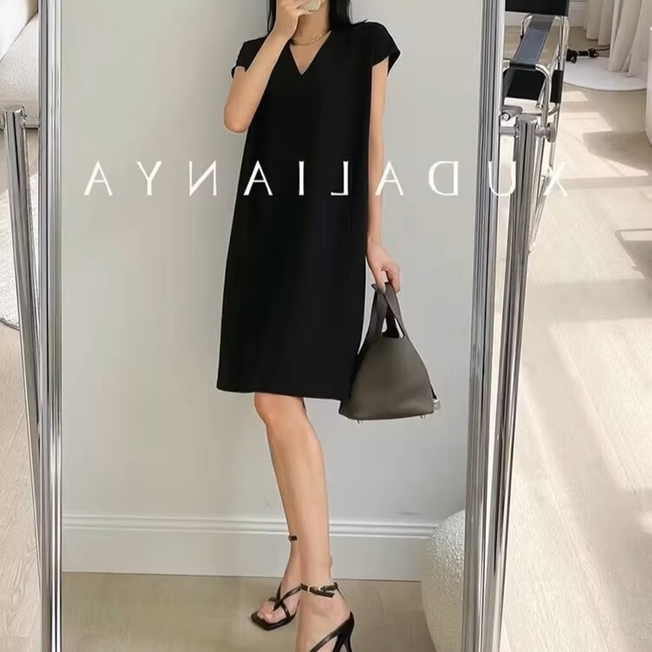 骨格ウェーブ Vネック ストレート ワンピース