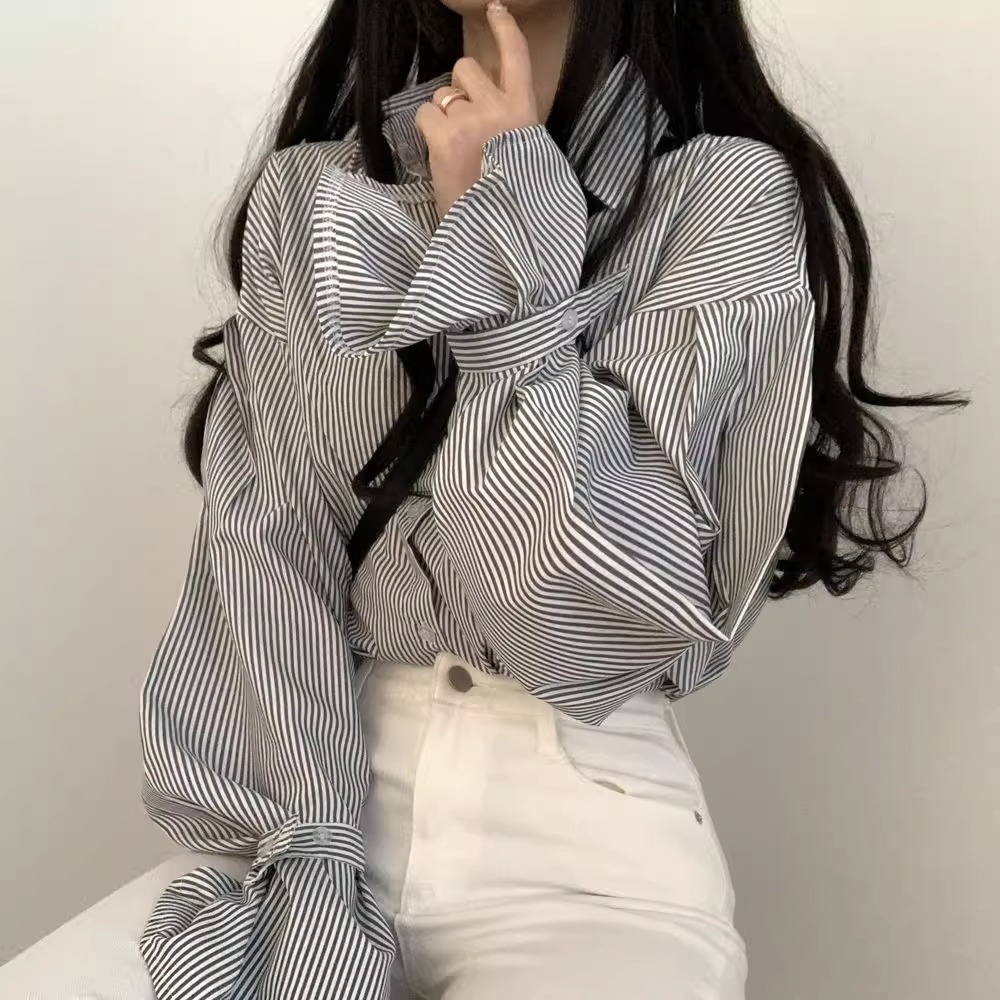 骨格ウェーブ ストライプシャツ ゆったりシルエット 韓国風シンプルデザイン
