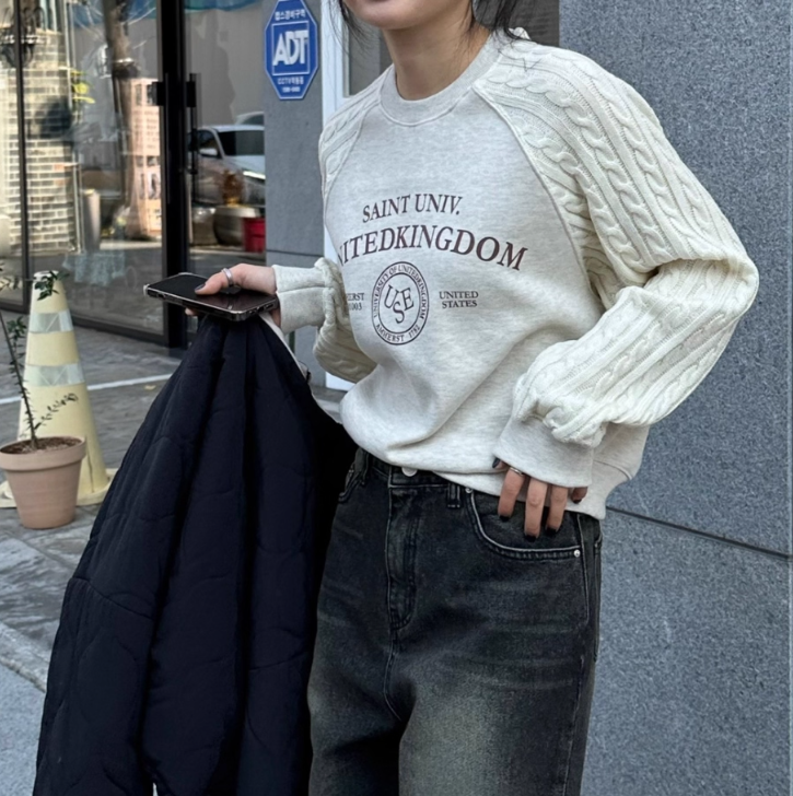 骨格ウェーブ ケーブル切り替えデザイン ロゴ入りトップス